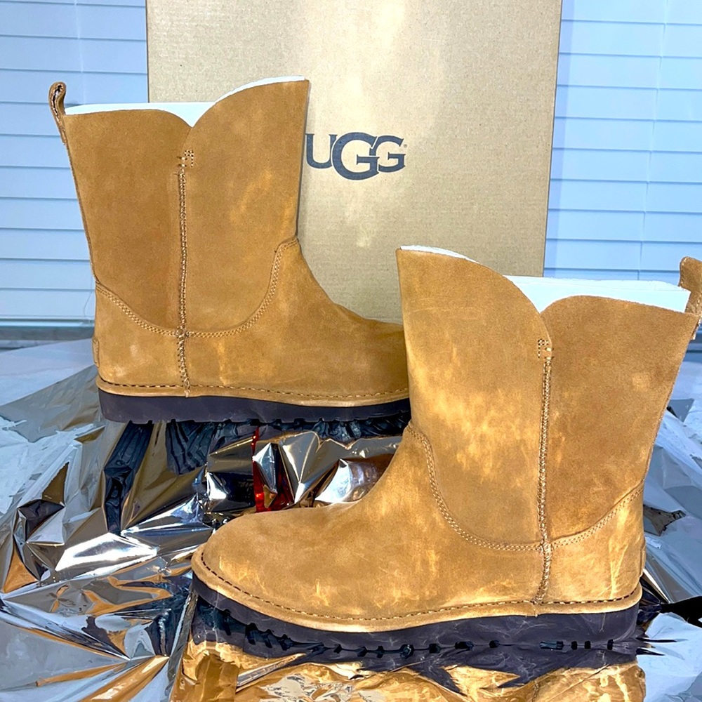 UGG treadlite suede boot